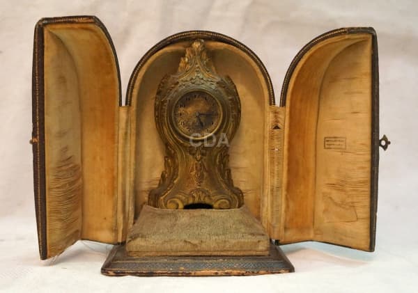 Relógio em bronze - Estojo original - 11 cm de alt. Europa Séc. XIXXX — Não identificado