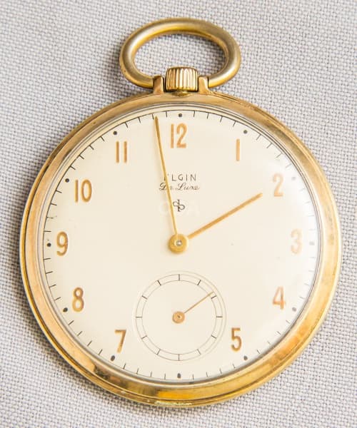 RELÓGIO de bolso Elgin, caixa dourada, mostrador com algarismos arábicos, 45mm. — Não identificado