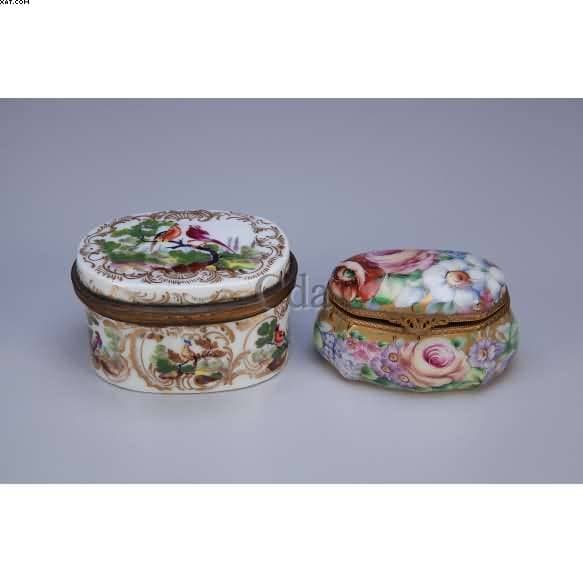 Duas pequenas caixas de porcelana — Não identificado