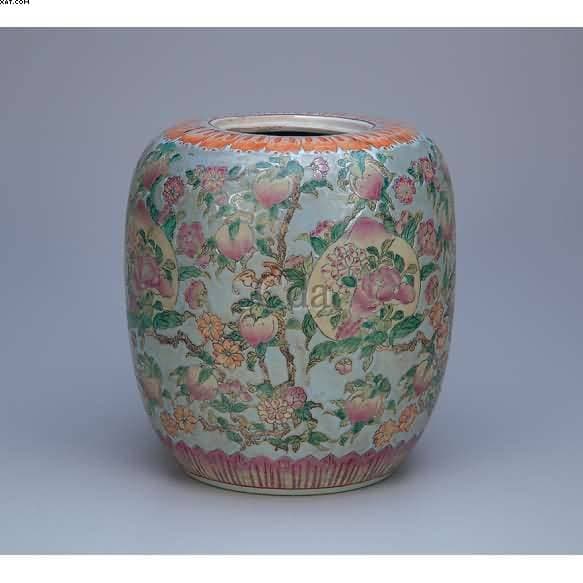 Pote de porcelana policromada — Não identificado