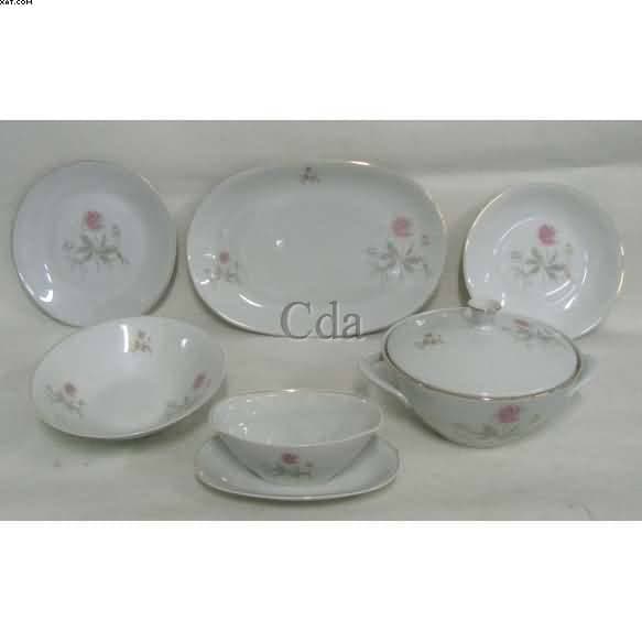 Aparelho de jantar em porcelana Renner — Não identificado