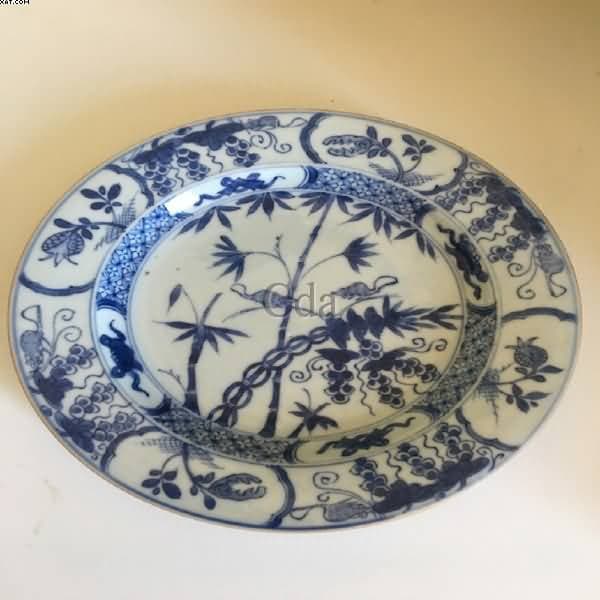 Prato azul e branco — Não identificado