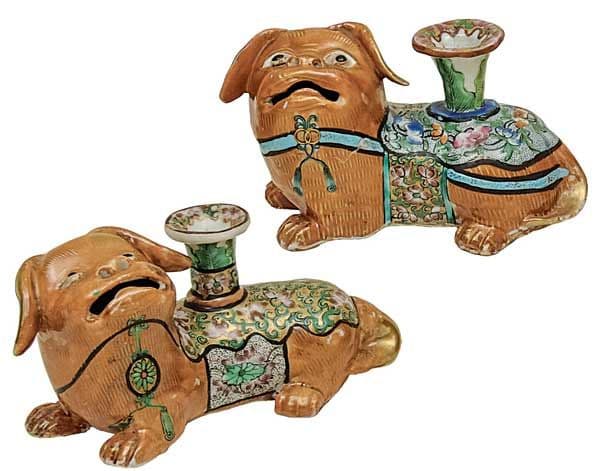 Conjunto de dois antigos castiçais em porcelana — Não identificado