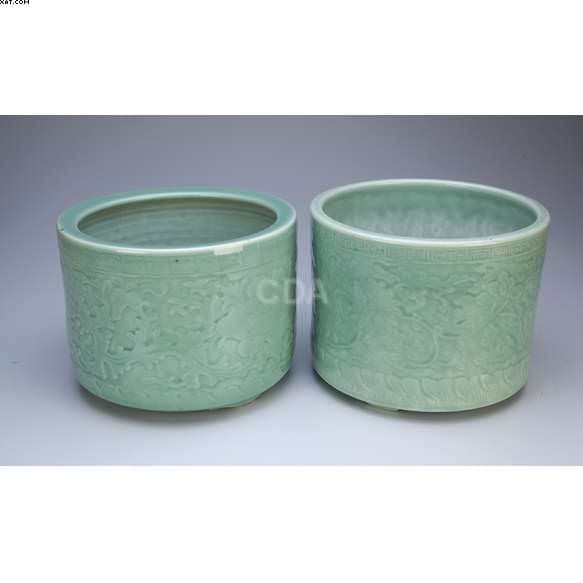 Par de cachepôs cilíndricos de porcelana celadom verde — Não identificado