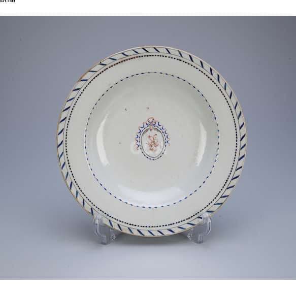 Prato de porcelana — Não identificado