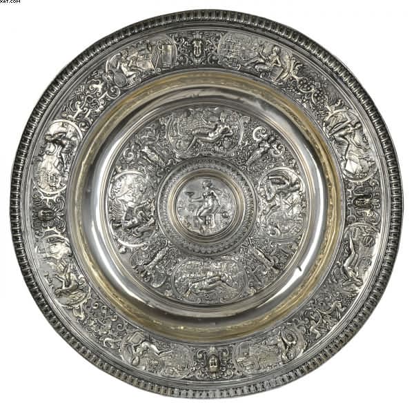 Grande medalhão — Não identificado