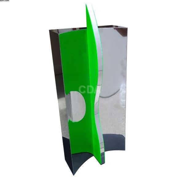 Espaço - reflexo verde — Yutaka Toyota, 2014