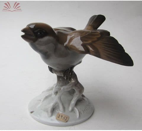 Estatueta de porcelana — Não identificado