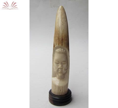Estatueta de marfim — Não identificado