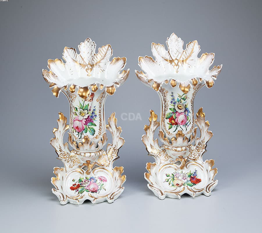 Par de vasos de porcelana Vieux Paris — Não identificado