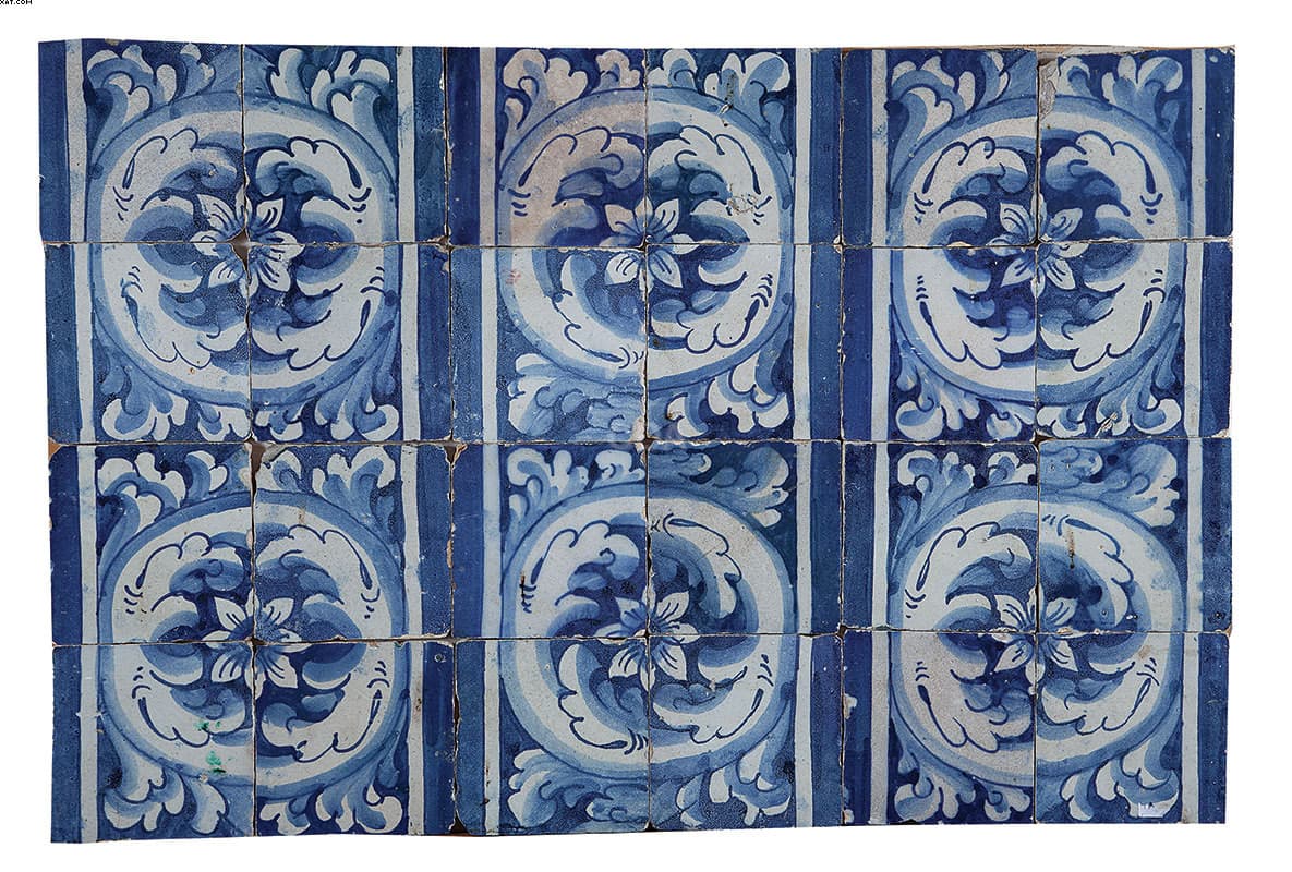 Painel de azulejos cerâmicos em azul e branco — Não identificado