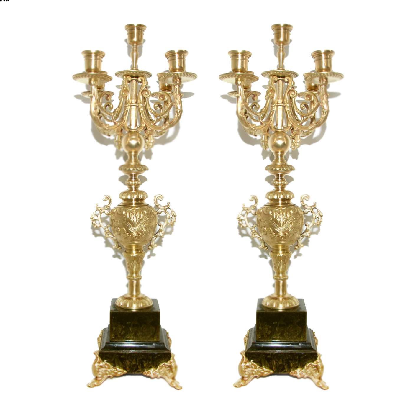 Antigo par de candelabros — Não identificado