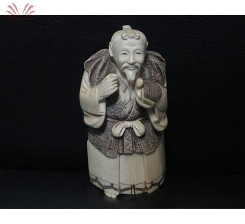 Estatueta de Marfim esculpida — Não identificado