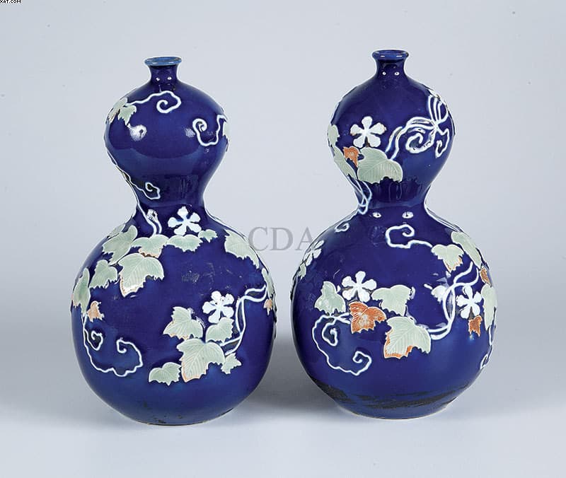 Par de vasos balaustrados de porcelana chinesa — Não identificado