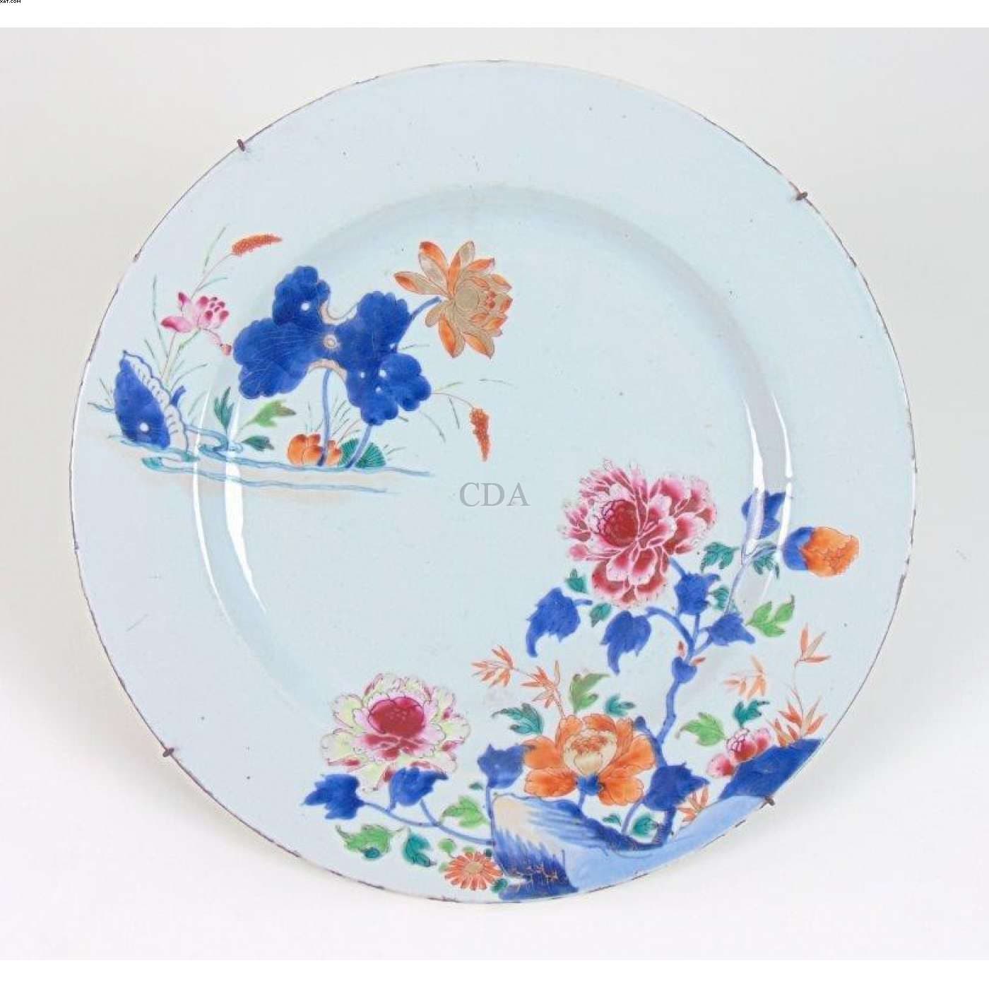 Medalhão de porcelana — Não identificado