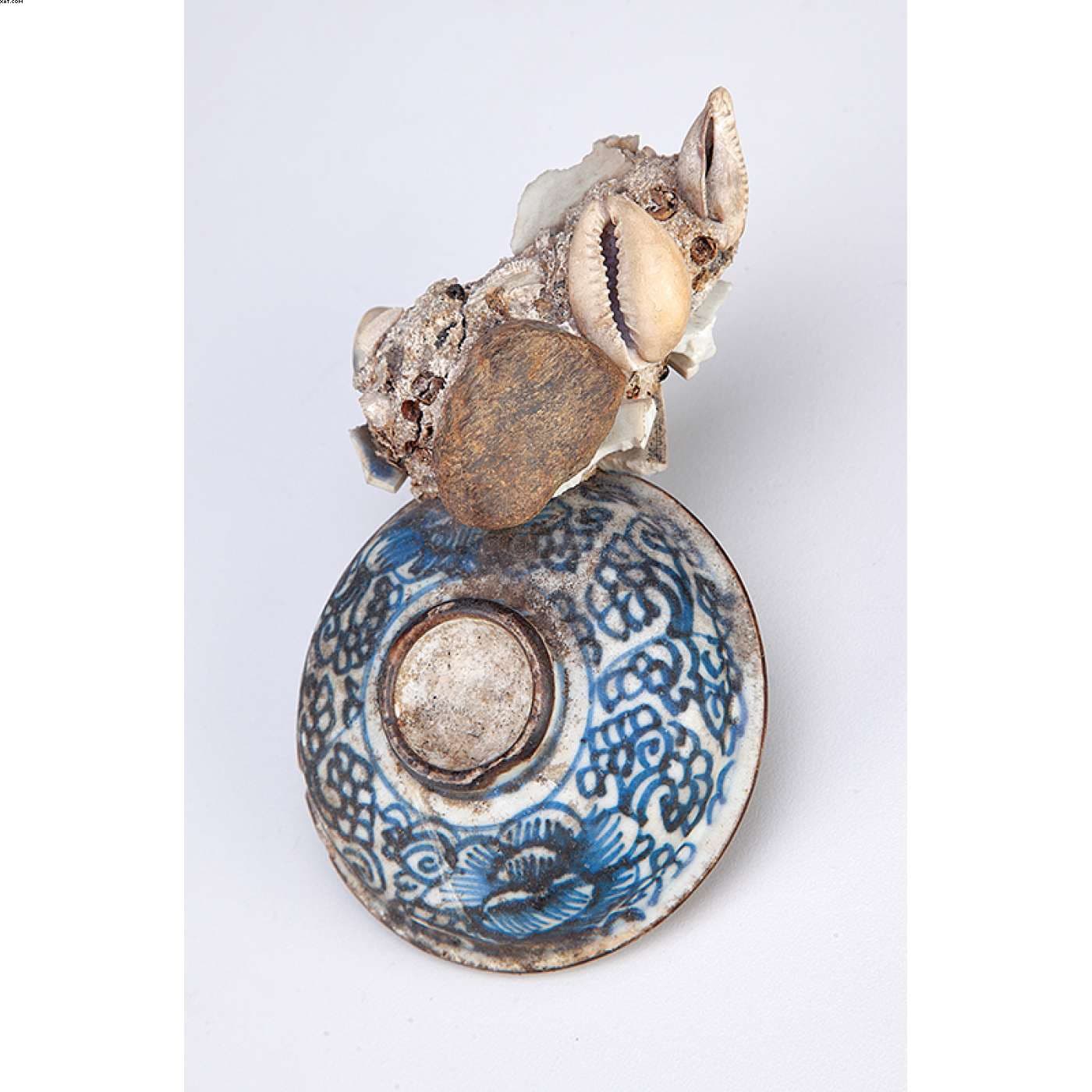 Curiosa pequena tampa de porcelana azul e branca — Não identificado