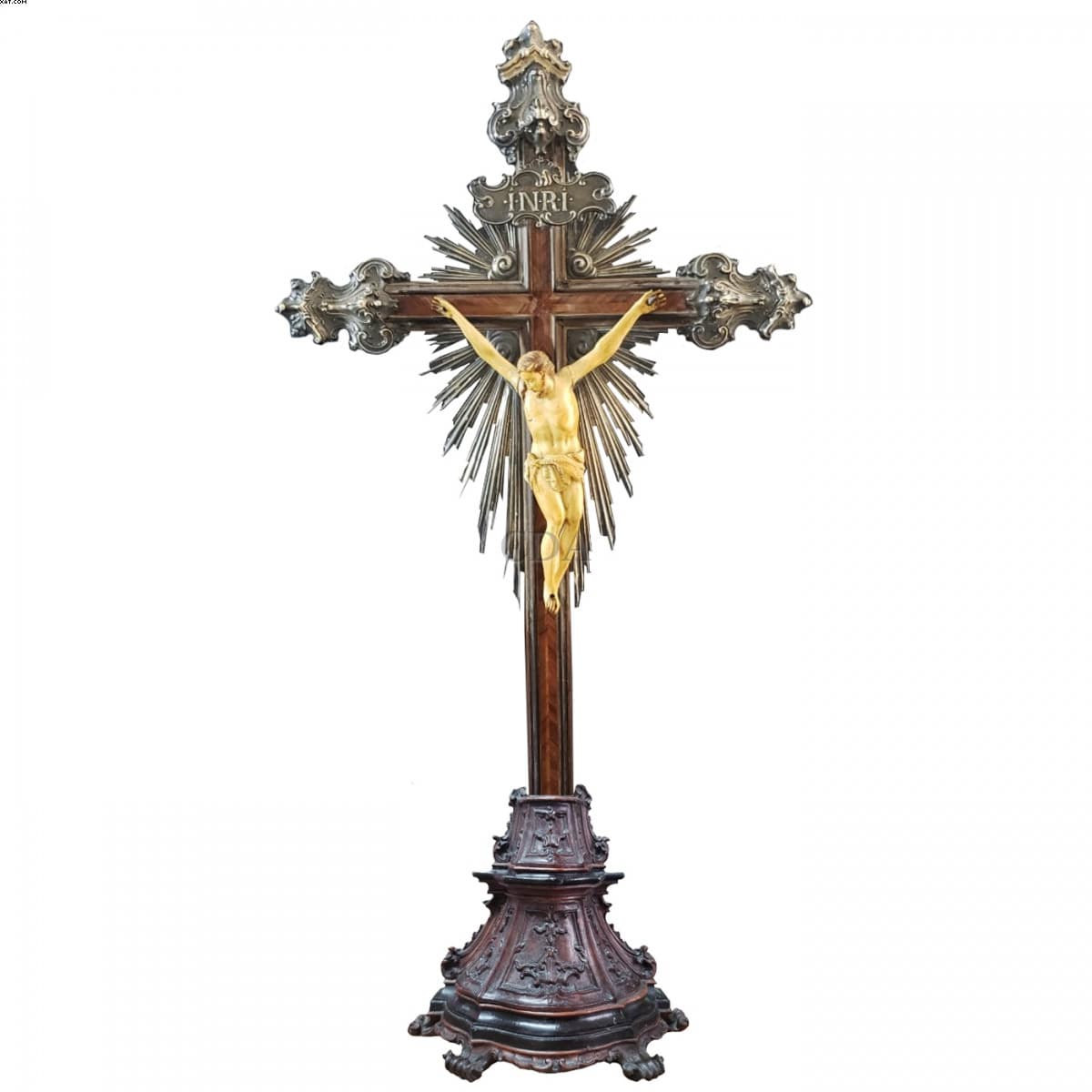 Importante e belo crucifixo — Não identificado