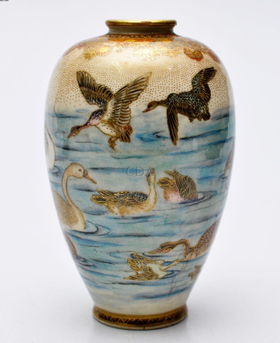Vaso bojudo em faiança — Não identificado