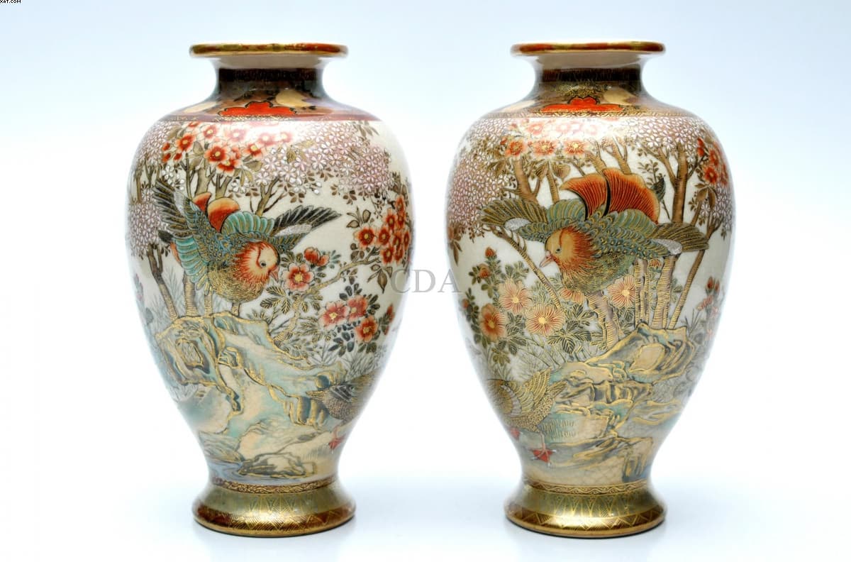 Par de vasos bojudos — Não identificado