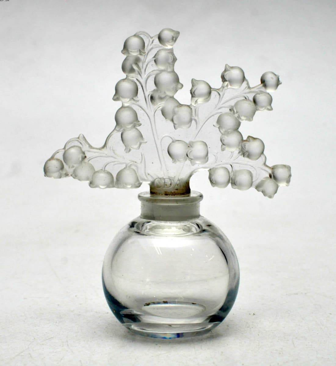 Elegante frasco de perfume em cristal francês da Manufatura — Não identificado
