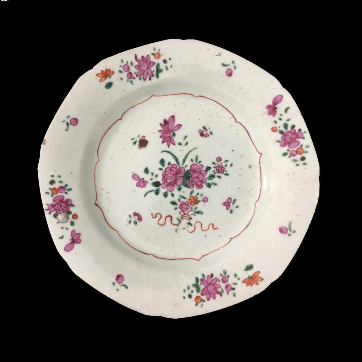 Prato em porcelana cia. das Índias decoração família rosa, Dinastia Qing — Não identificado