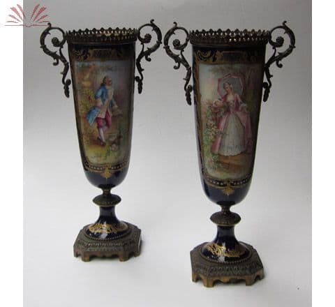 Par de floreiros de porcelana Sévres — Não identificado