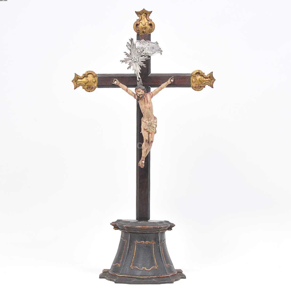 Crucifixo em jacarandá com a imagem de Jesus — Não identificado