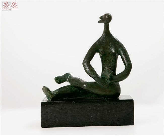 Figura com pássaro — Sônia Ebling