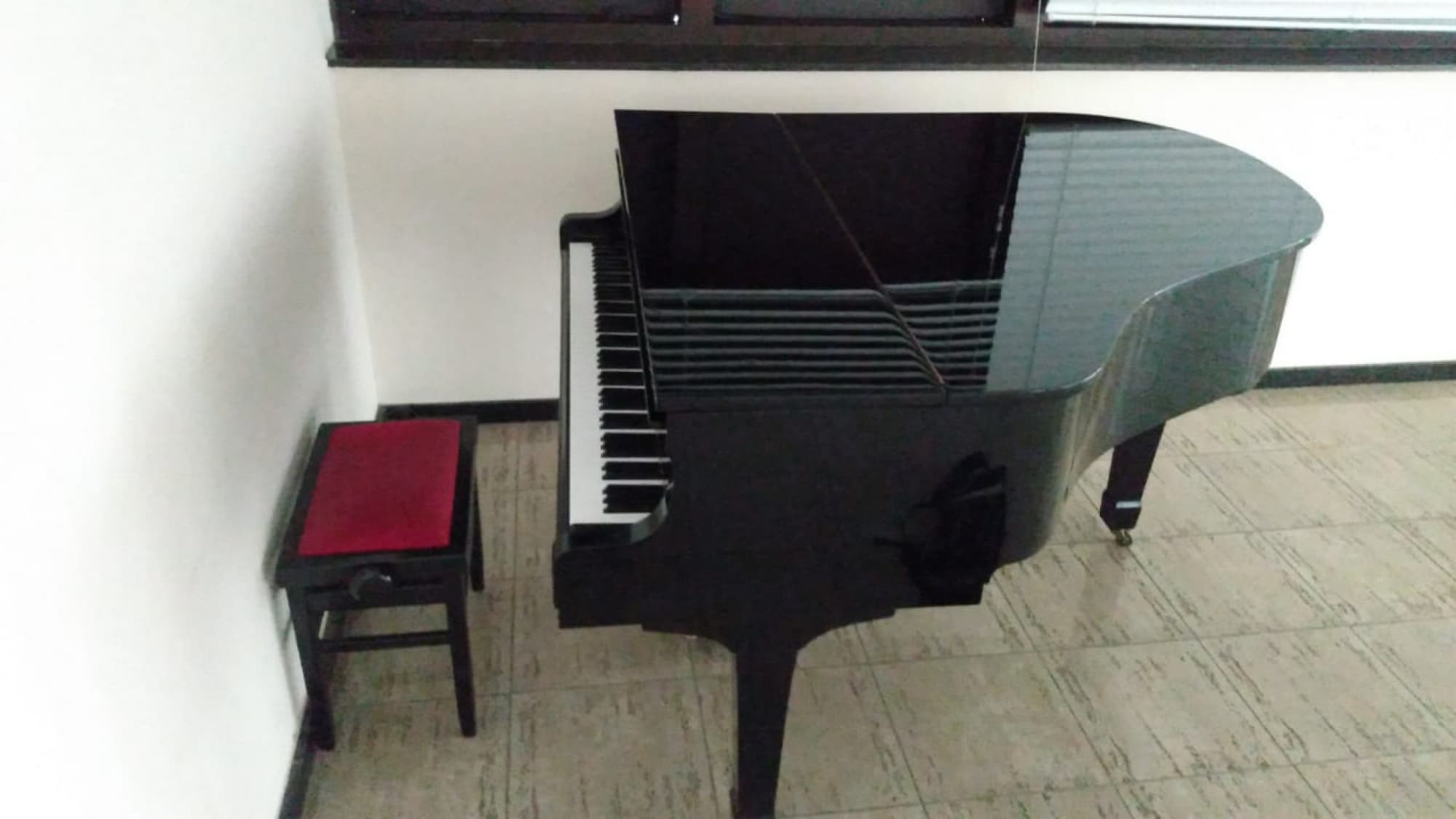 Piano 1/4 de cauda — Yamaha