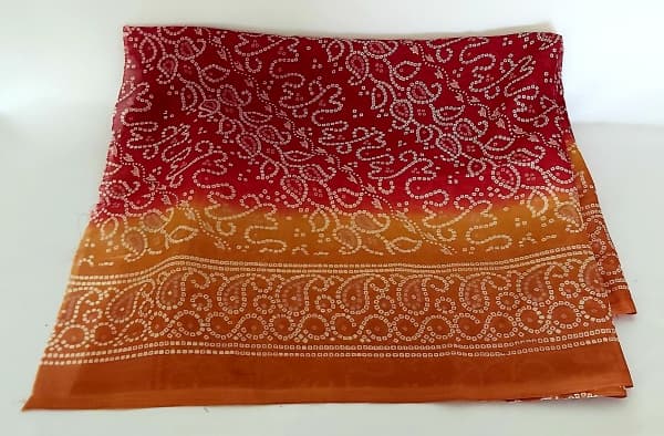 BELÍSSIMO SARI INDIANO EM TECIDO ACETINADO MULTICOLORIDO RICAMENTE ADORNADO EM DESENHOS, MEDINDO 520 CM X 110 CM. NUNCA USADO. — BELÍSSIMO SARI INDIANO EM TECIDO ACETINADO MULTICOLORIDO RICAMENTE ADORNADO EM DESENHOS